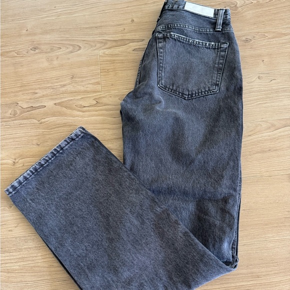 RE/DONE High Rise Jeans in Washed Black
With Rips, size 25 - Picture 8 of 8